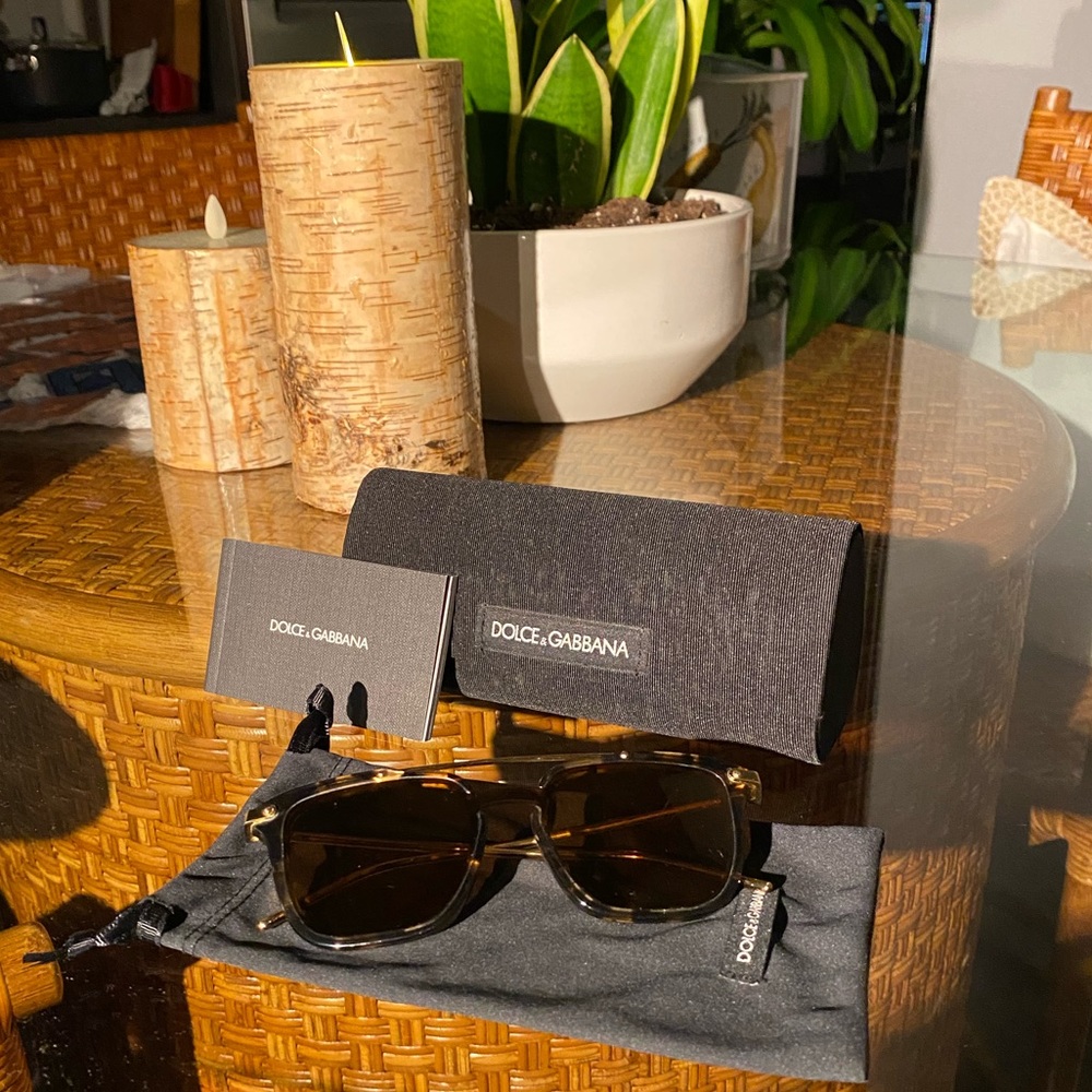 dolce & gabbana / tortoise rimmed brown & gold sunglasses